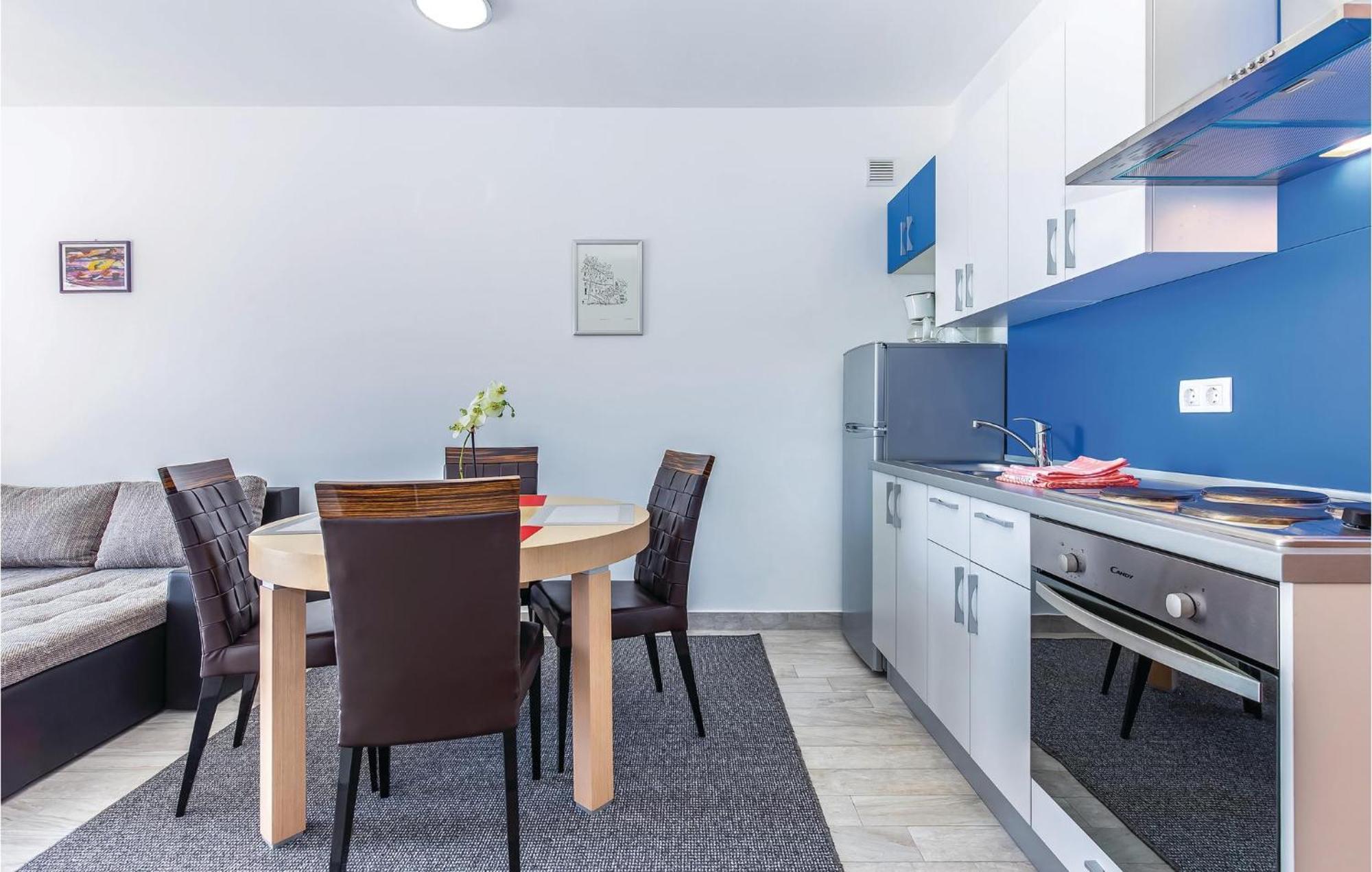1 Bedroom Nice Apartment In 크리크베니카 외부 사진
